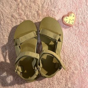 teva platform sandals 🌞